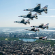 Illustration for article titled The USAF Thunderbirds Soar Over Manhattan In These Awesome Images